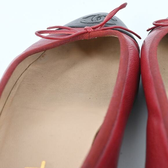 Chanel | Red Leather CC Cap Toe Ballet Flats Size: 38.5 - Picture 9 of 16